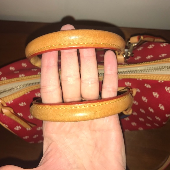 SOLD 🩸 Beautiful Dooney and Bourke K9395128 - Picture 3 of 8